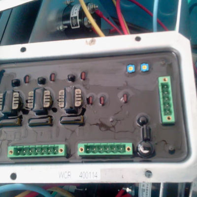 증강된 안전 특징을 가진 3단계 WCR 용접 전류 조절기